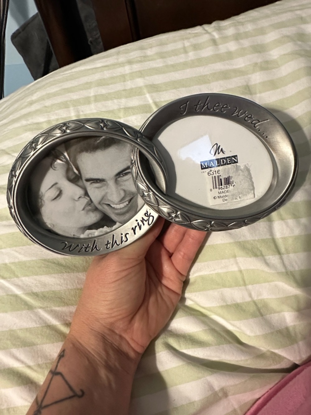 Malden Double Interlocking Ring Photo Frame - Silver - Picture 4 of 6